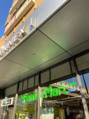 ファミリーマート　枚方市駅南口店