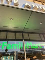 ファミリーマート　枚方市駅南口店