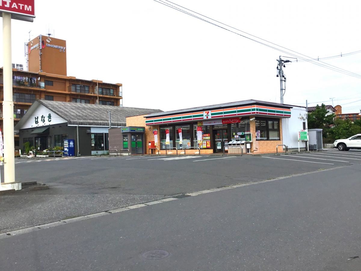 外観と駐車場