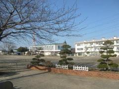 山梨小学校