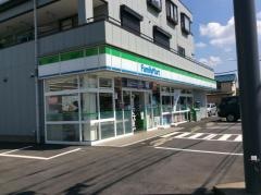 ファミリーマート　なかむらや上尾店