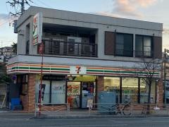 セブンイレブン　横浜峰岡町店