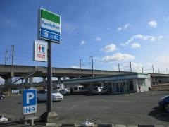 ファミリーマート　大和鶴巣大平店