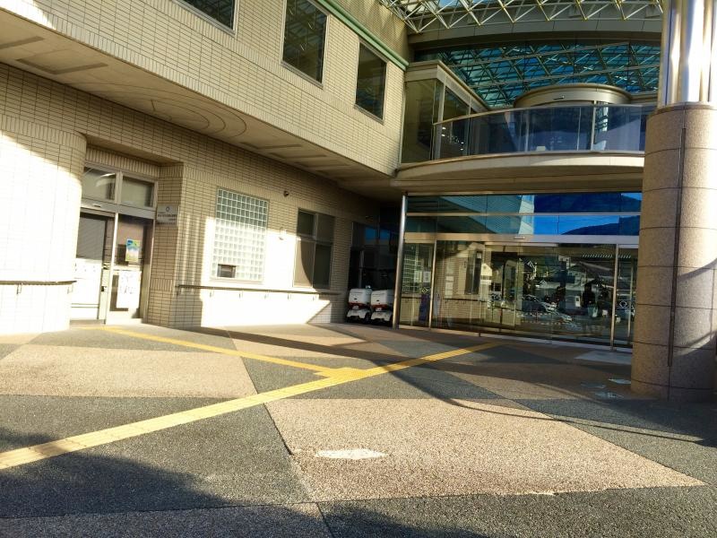 金屋図書館はこの施設の中にあります。