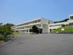 上野間小学校
