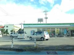 ファミリーマート　名護宮里店