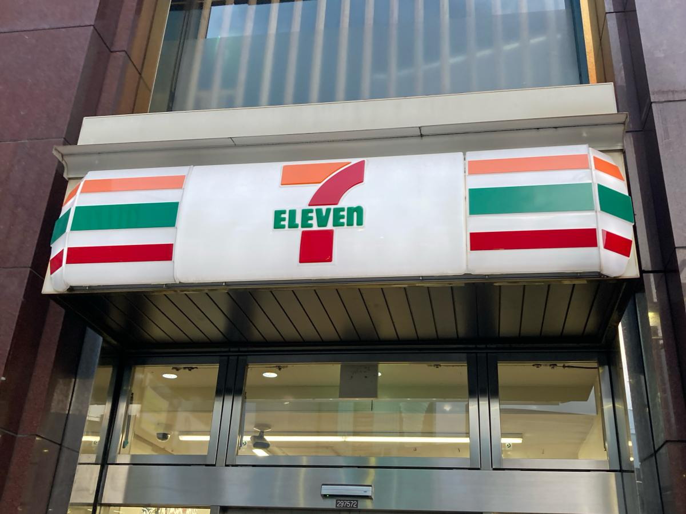 セブンイレブン 新橋 sl 広場 前 店