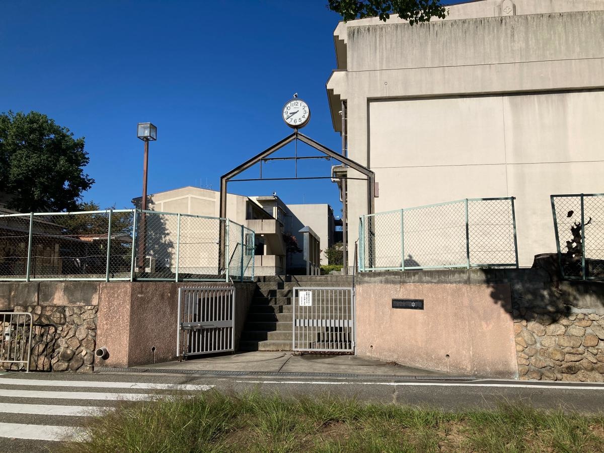 甲陵中学校