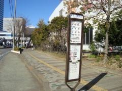 「カルフール前」バス停留所