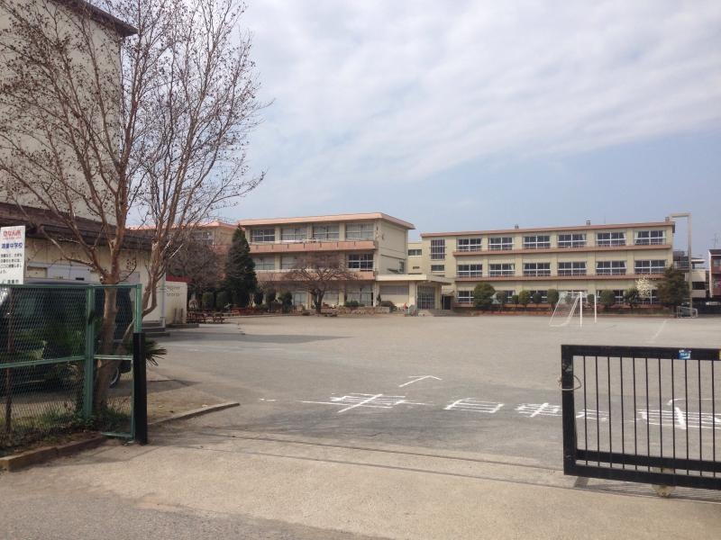 鴻巣中学校