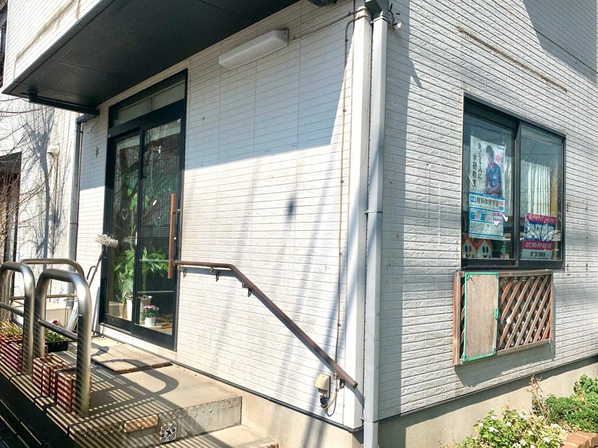 学研 喜沢南教室の入居建物入口外観