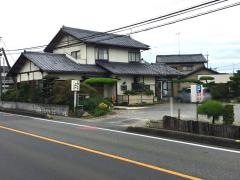 うな平
