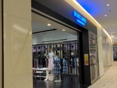 ＢＵＲＢＥＲＲＹ　ＢＬＵＥ　ＬＡＢＥＬ／ＢＵＲＢＥＲＲＹ　ＢＬＡＣＫ　ＬＡＢＥＬ　ダイバーシティー東京プラザ