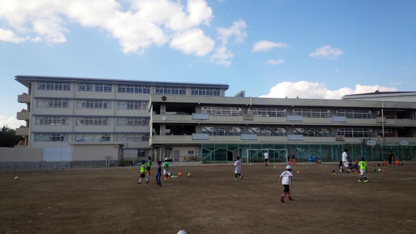 吹田 市立 山田 第 一 小学校