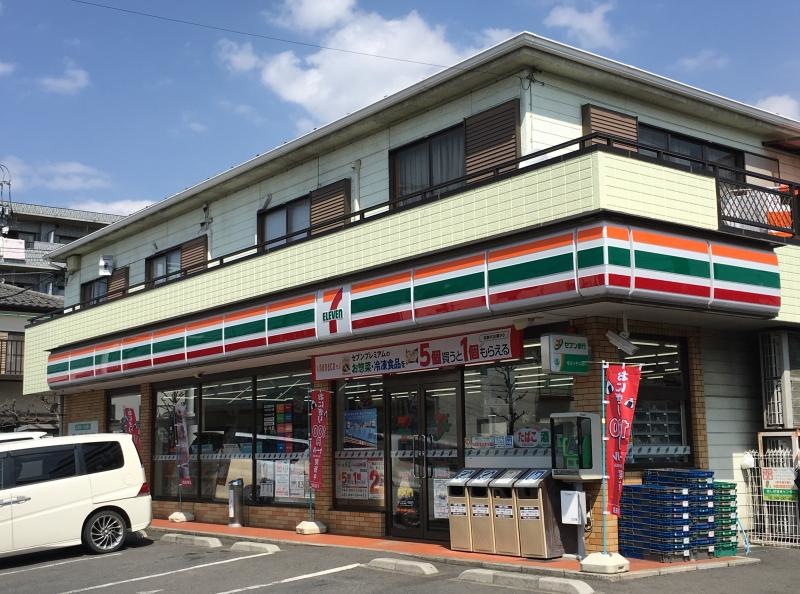 セブンイレブン川口戸塚鋏町店の南西側からの店舗外観