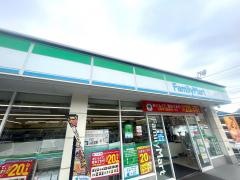 ファミリーマート　大高倉坂店