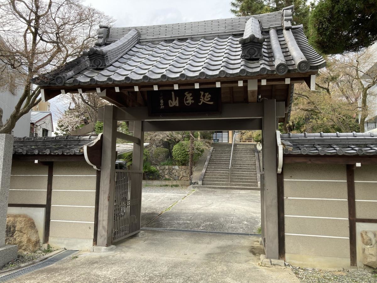 正面の山門