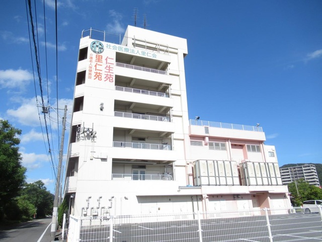 社会医療法人里仁会　介護老人保健施設　里仁苑 施設外観