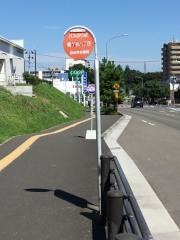 「鶴ケ谷八丁目」バス停留所