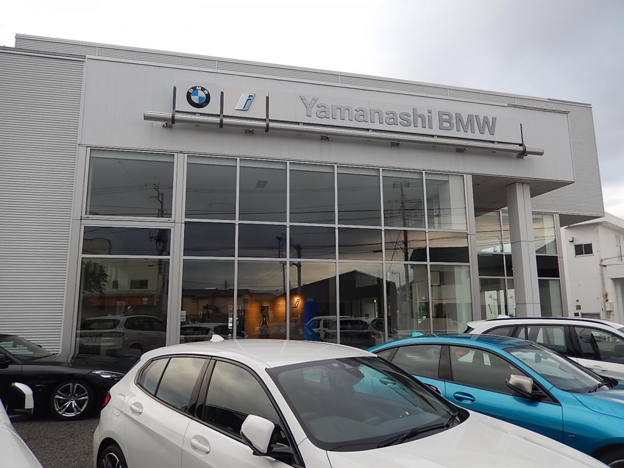 Yamanashi BMW甲府外車販売本社ショールーム／ホームメイト