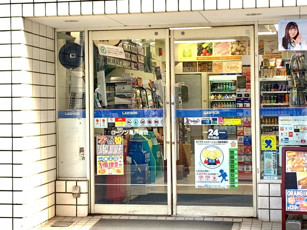 ローソン 亀戸南店の店舗エントランス正面外観