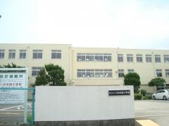 八日市西小学校