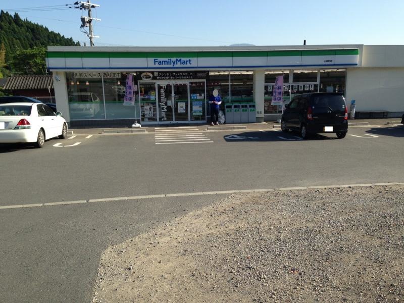 ファミリーマート山都町店外観