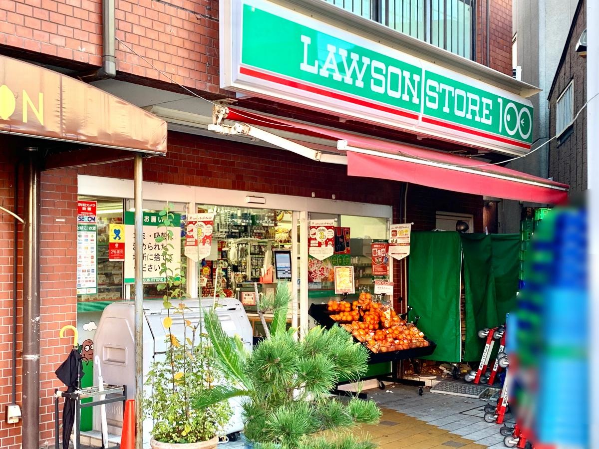 ローソンストア１００ 北新宿店の東側からの店舗外観