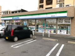 ファミリーマート　港築地口店