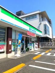 ファミリーマート　足立鹿浜店