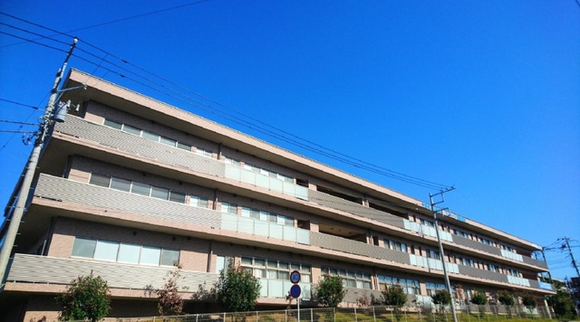 介護老人保健施設　フィオーレ湘南真田 建物全景