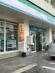 ファミリーマート　石川東山店