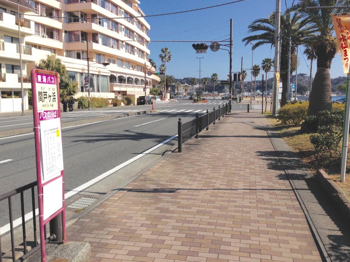 間戸ヶ浜バス停（下田駅方面）河津駅側風景