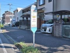 「榎が丘小学校前」バス停留所