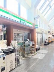 ファミリーマート　松山空港店