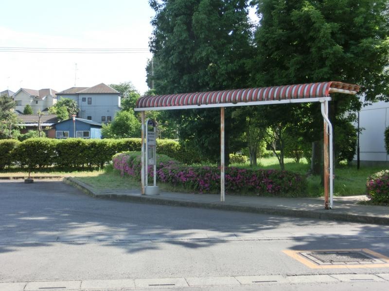 「東坂戸団地」バス停留所 です。