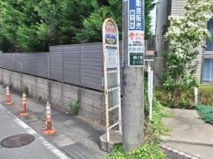 「鶴ケ峯小学校前」バス停留所
