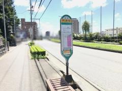 「新津町」バス停留所