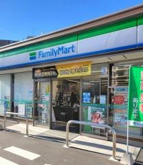 ファミリーマート　足立青井店