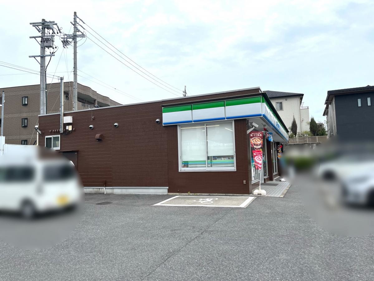 ファミリーマート長久手段之上店の外観