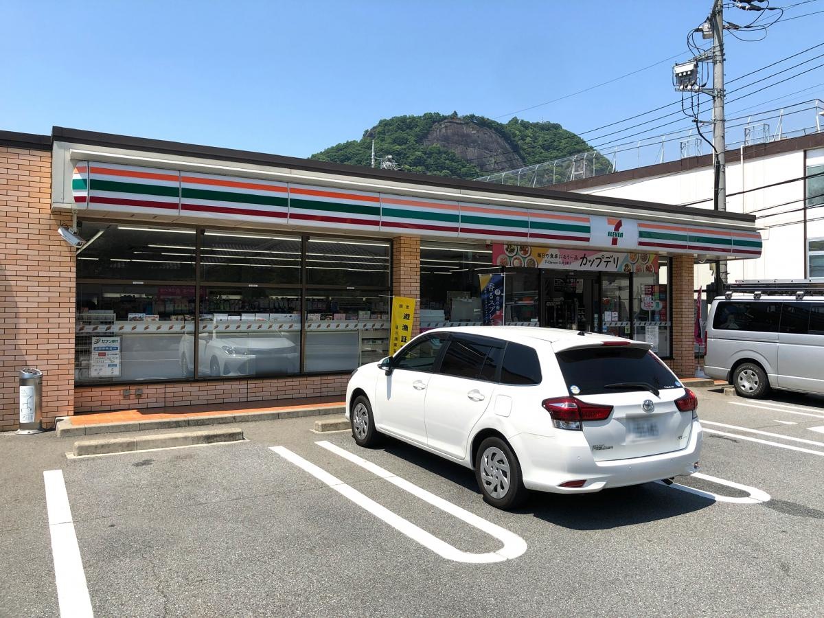 セブンイレブン大月御太刀１丁目店