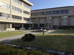 新潟市立寄居中学校
