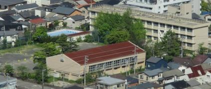 新潟市立寄居中学校