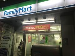 ファミリーマート　日本橋三越前店
