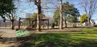 新横浜駅前公園