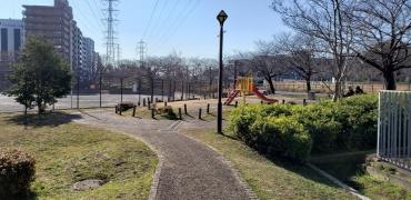 新横浜駅前公園