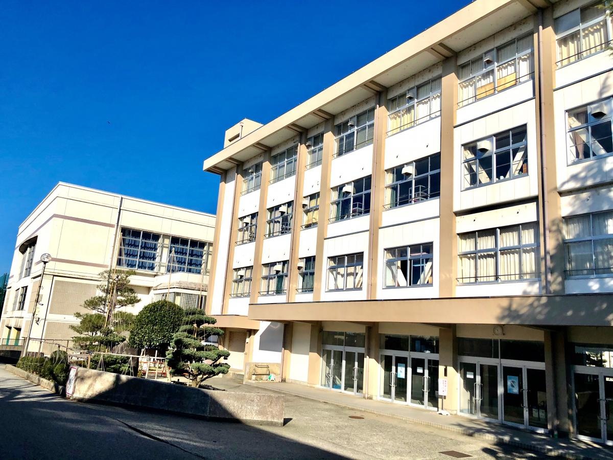 東部中学校