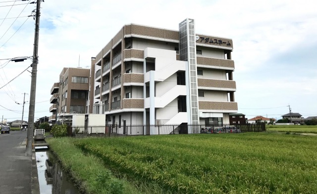 アダムスホーム 施設外観