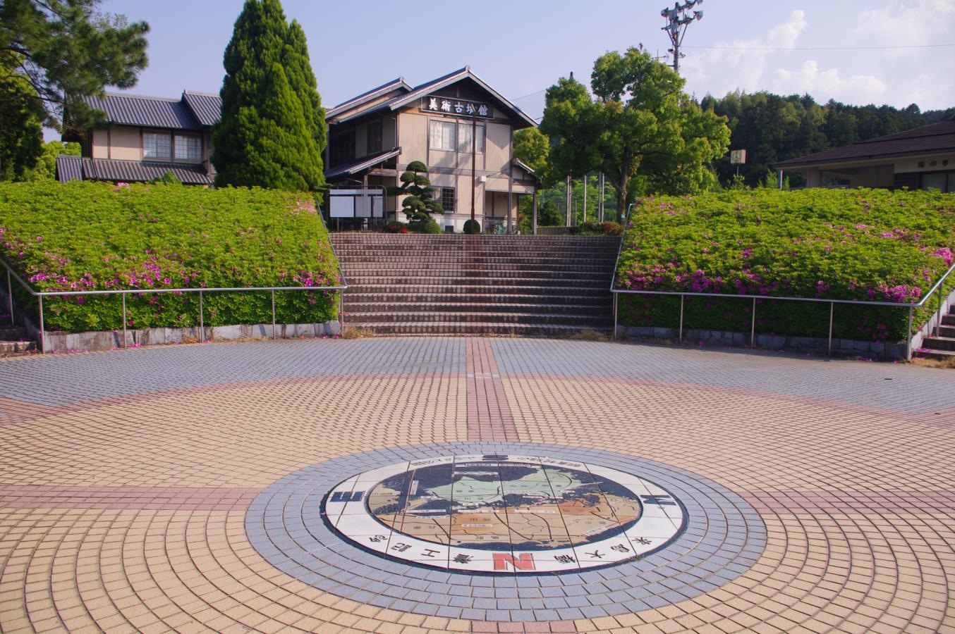 今治市立朝倉ふるさと美術古墳館全景