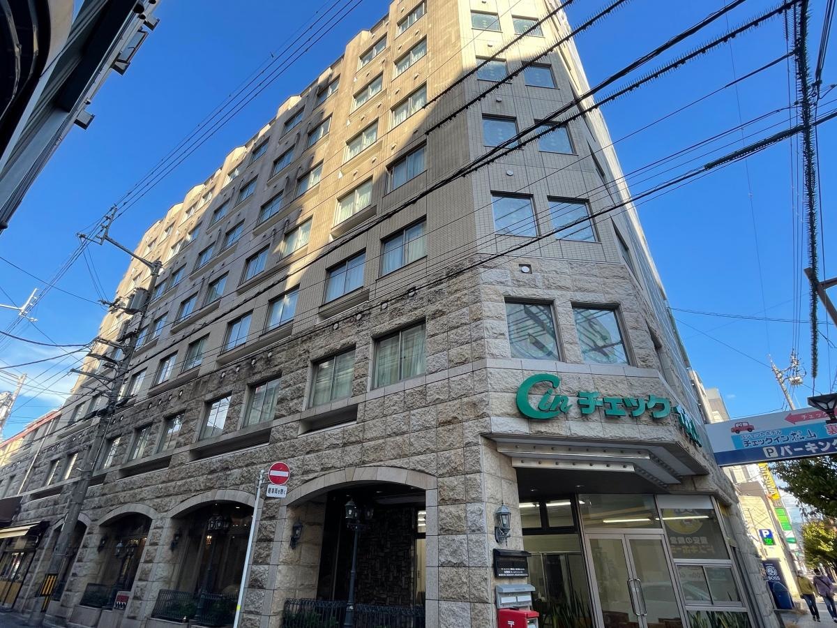 松山市中心部にある、チェックイン松山。